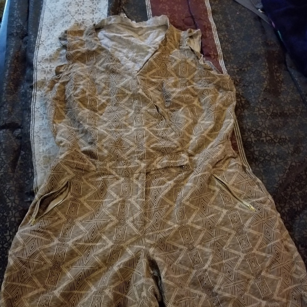 Romper - Picture 2 of 2